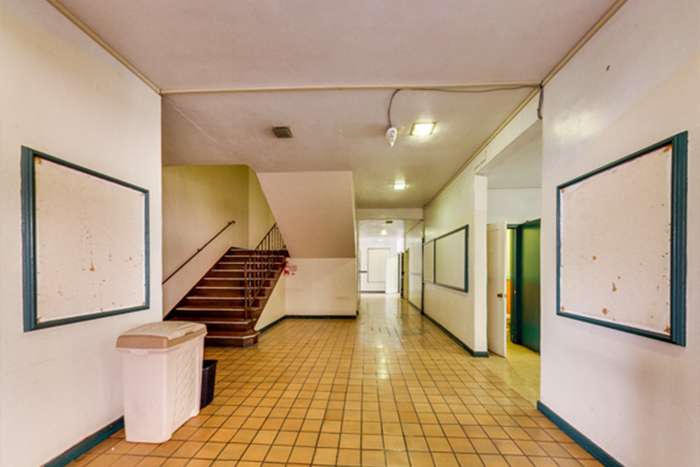 Rose on Bond common areas before renovation